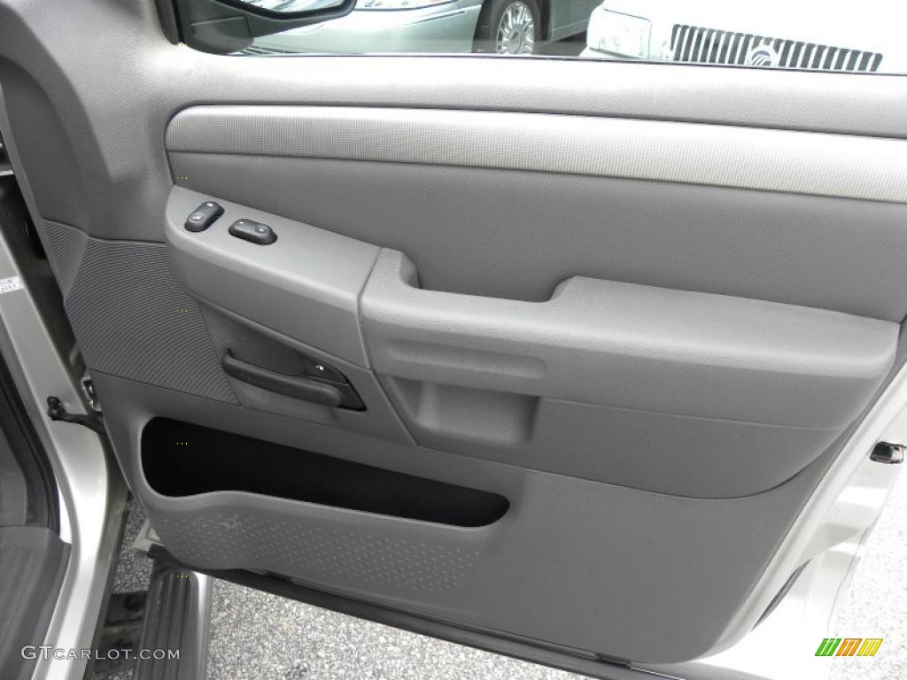 2003 Ford Explorer XLT 4x4 Graphite Grey Door Panel Photo #38797399