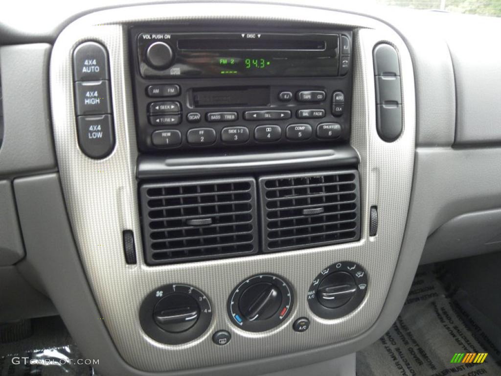 2003 Ford Explorer XLT 4x4 Controls Photo #38797575