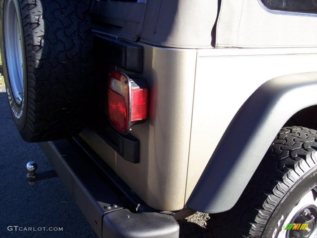 2004 Wrangler SE 4x4 - Light Khaki Metallic / Khaki photo #26