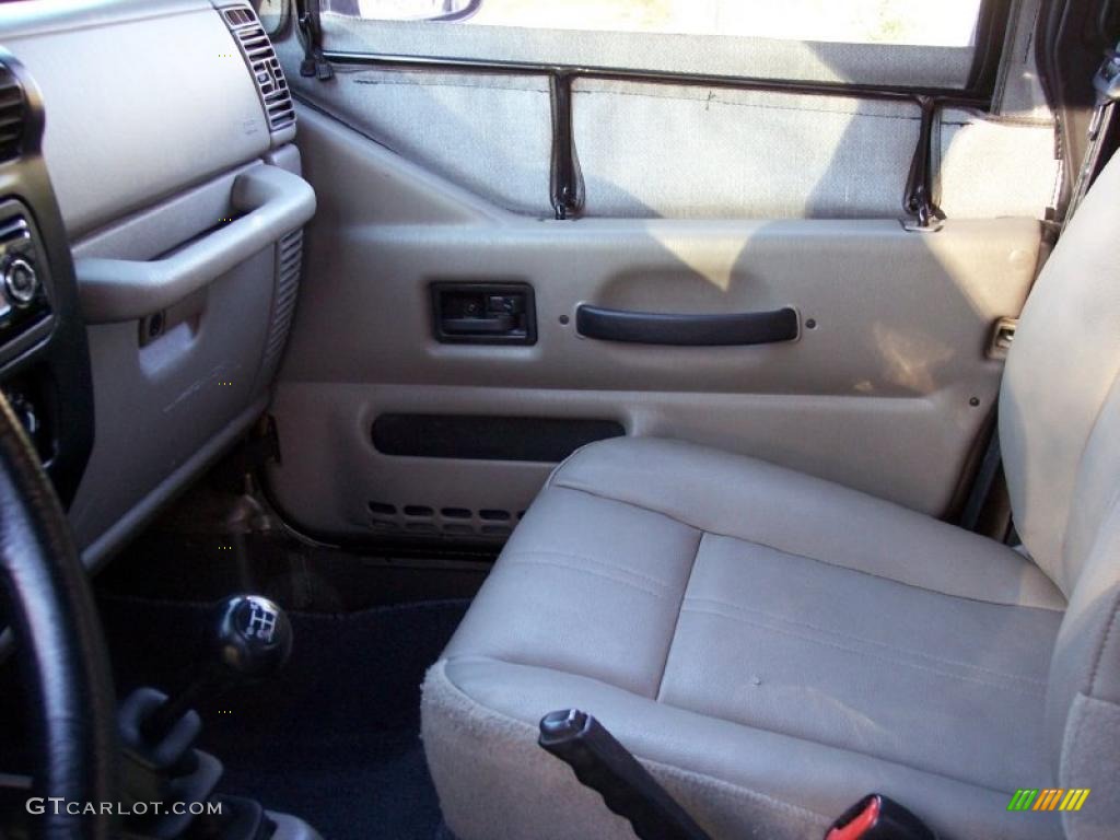 Khaki Interior 2004 Jeep Wrangler SE 4x4 Photo #38799227