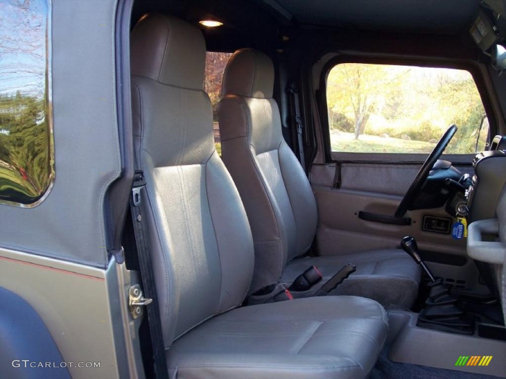2004 Wrangler SE 4x4 - Light Khaki Metallic / Khaki photo #35
