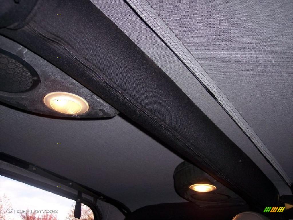 2004 Wrangler SE 4x4 - Light Khaki Metallic / Khaki photo #41