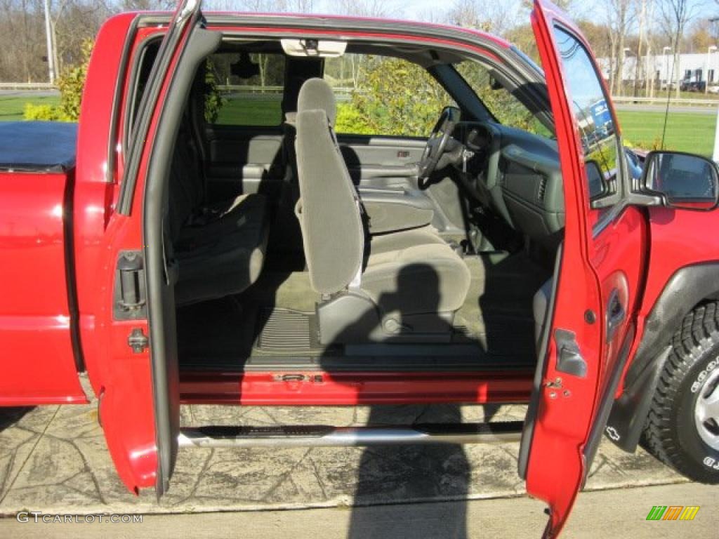 2004 Silverado 1500 Z71 Extended Cab 4x4 - Victory Red / Medium Gray photo #33