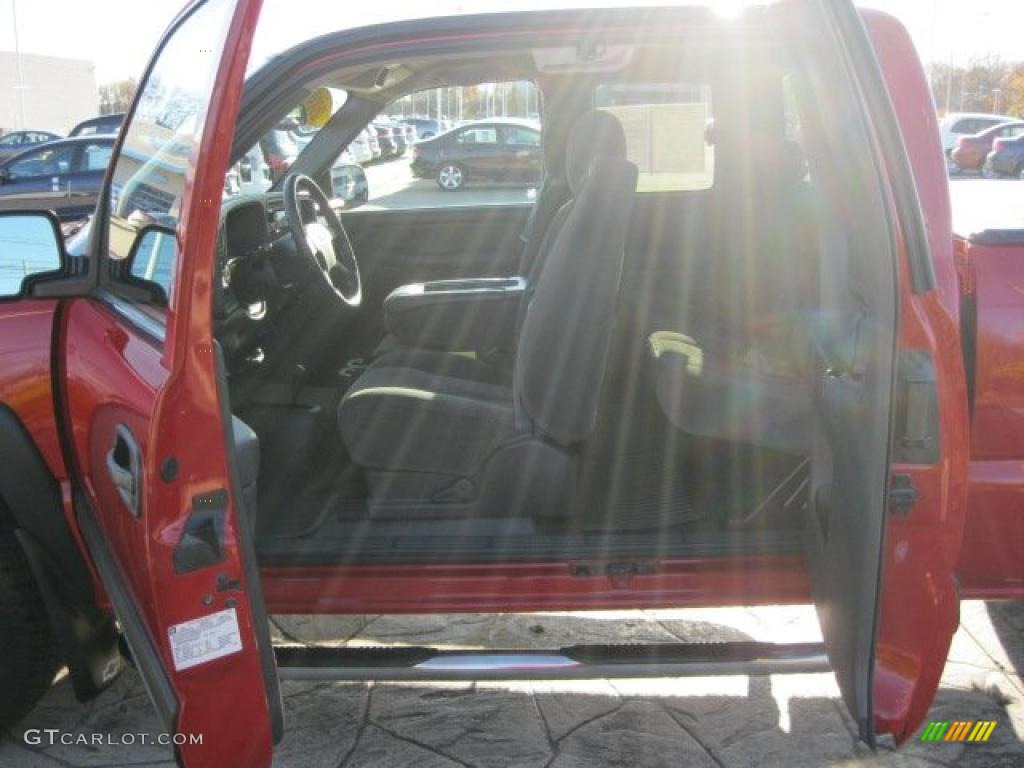 2004 Silverado 1500 Z71 Extended Cab 4x4 - Victory Red / Medium Gray photo #36