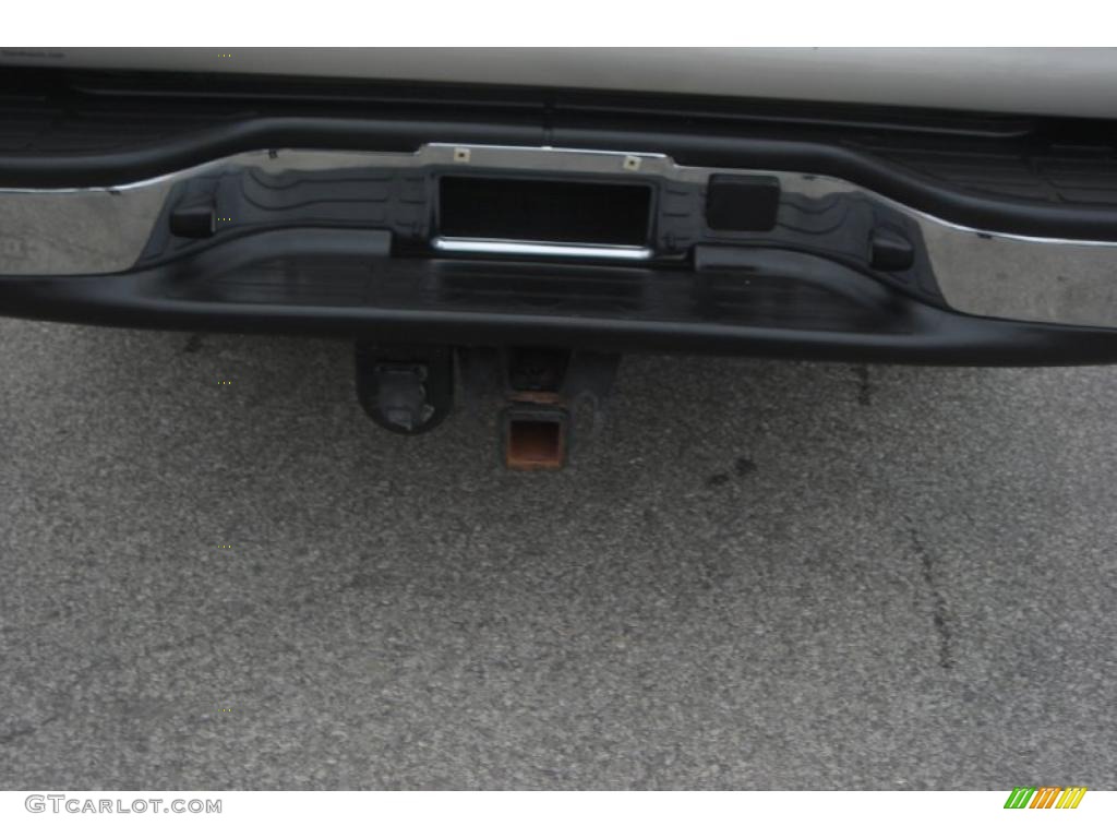 2003 Suburban 1500 LT 4x4 - Light Pewter Metallic / Tan/Neutral photo #5