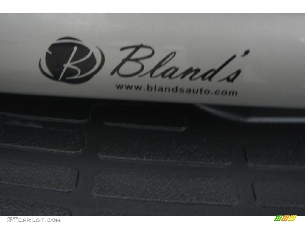 2003 Suburban 1500 LT 4x4 - Light Pewter Metallic / Tan/Neutral photo #6