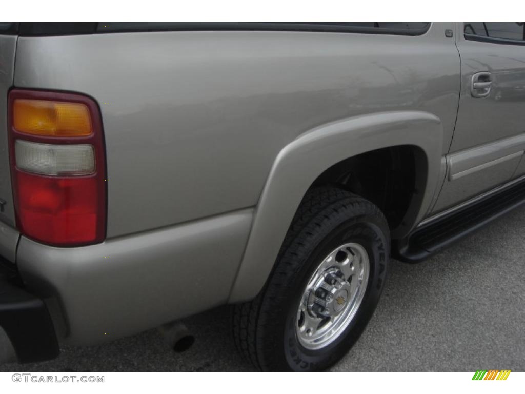2003 Suburban 1500 LT 4x4 - Light Pewter Metallic / Tan/Neutral photo #7