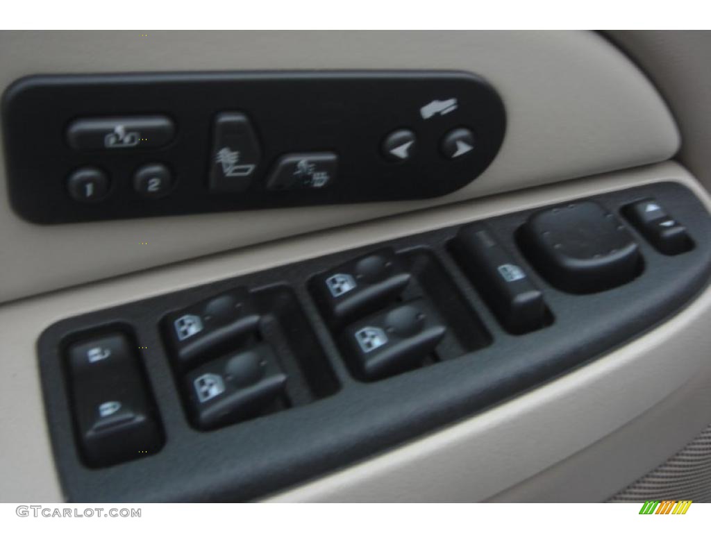 2003 Suburban 1500 LT 4x4 - Light Pewter Metallic / Tan/Neutral photo #22