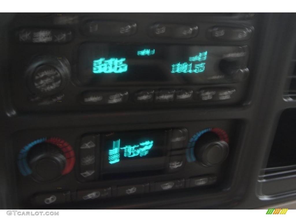 2003 Suburban 1500 LT 4x4 - Light Pewter Metallic / Tan/Neutral photo #31