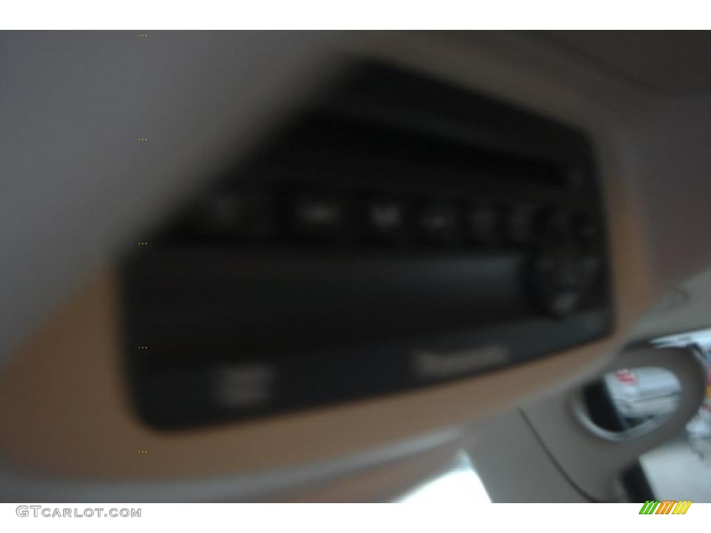 2003 Suburban 1500 LT 4x4 - Light Pewter Metallic / Tan/Neutral photo #37