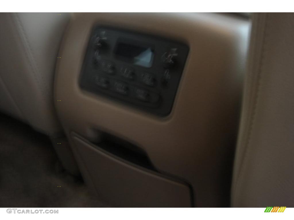 2003 Suburban 1500 LT 4x4 - Light Pewter Metallic / Tan/Neutral photo #43