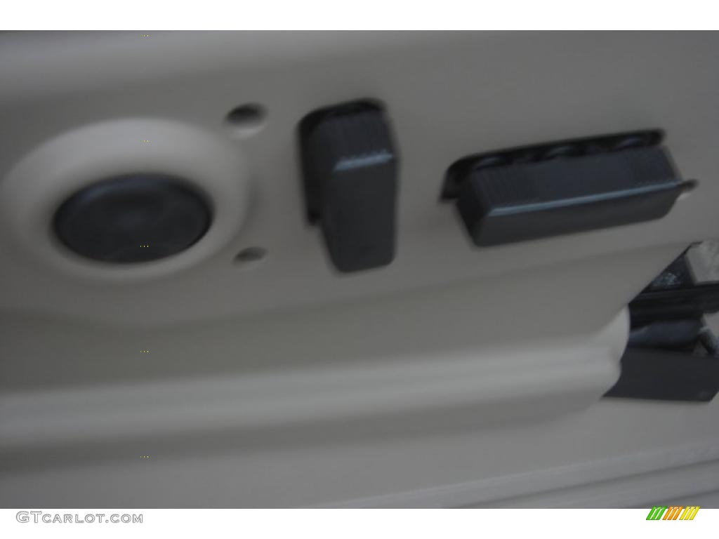 2003 Suburban 1500 LT 4x4 - Light Pewter Metallic / Tan/Neutral photo #46