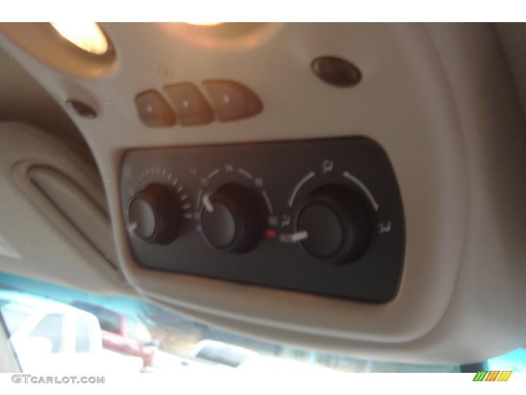 2003 Suburban 1500 LT 4x4 - Light Pewter Metallic / Tan/Neutral photo #51