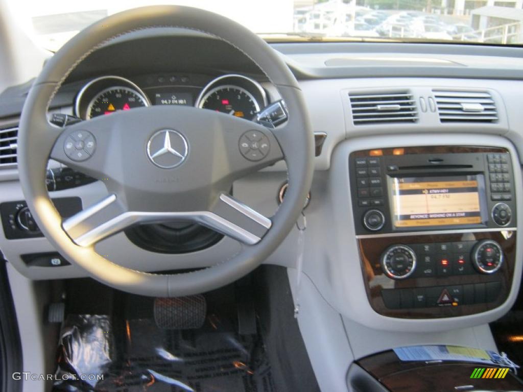 2011 Mercedes-Benz R 350 BlueTEC 4Matic Ash Dashboard Photo #38805472