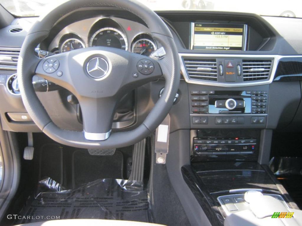 2011 Mercedes-Benz E 550 Sedan Black Dashboard Photo #38806152