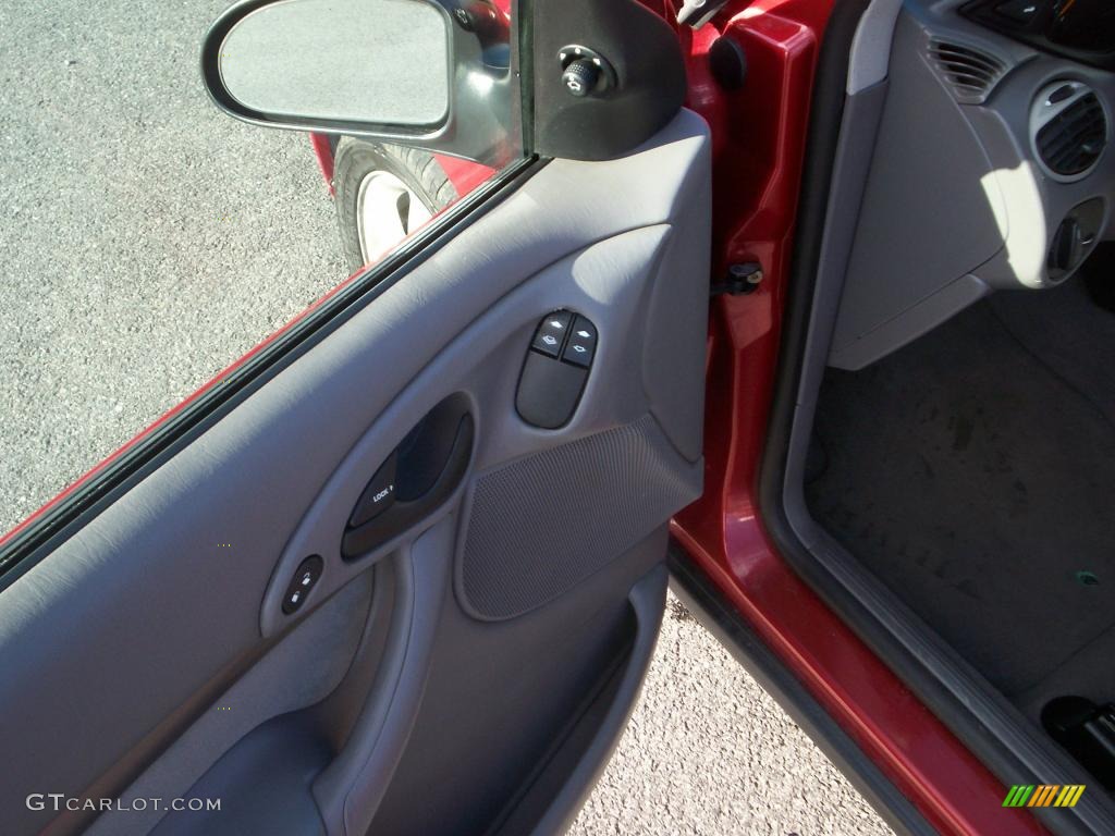 2001 Focus ZX3 Coupe - Sangria Red Metallic / Medium Graphite Grey photo #9