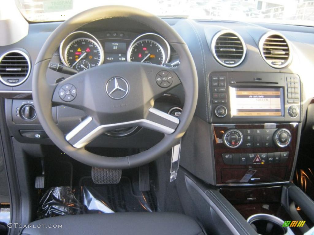 2011 Mercedes-Benz GL 450 4Matic Black Dashboard Photo #38807032