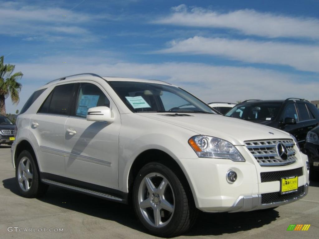 Diamond White Metallic 2011 Mercedes-Benz ML 550 4Matic Exterior Photo #38807488