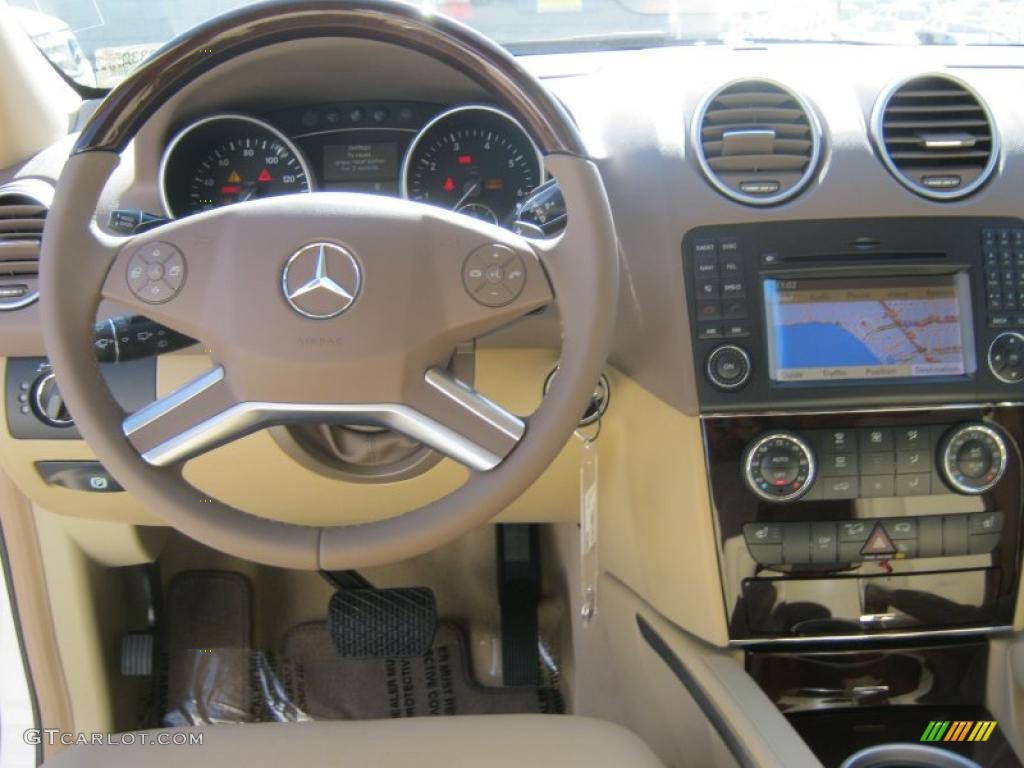 Cashmere Interior 2011 Mercedes-Benz ML 550 4Matic Photo #38807548