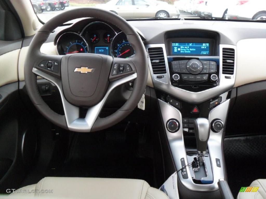 2011 Chevrolet Cruze LTZ Cocoa/Light Neutral Leather Dashboard Photo #38811544