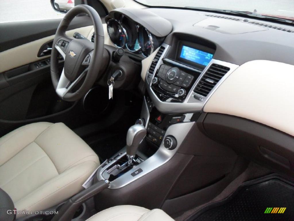2011 Chevrolet Cruze LTZ Cocoa/Light Neutral Leather Dashboard Photo #38811612