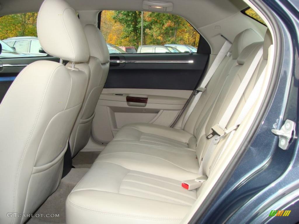 Dark Khaki/Light Graystone Interior 2007 Chrysler 300 C HEMI AWD Photo #38811680