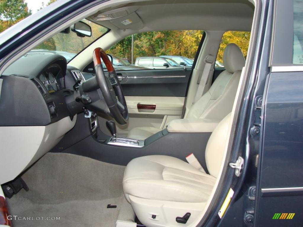 Dark Khaki/Light Graystone Interior 2007 Chrysler 300 C HEMI AWD Photo #38811696