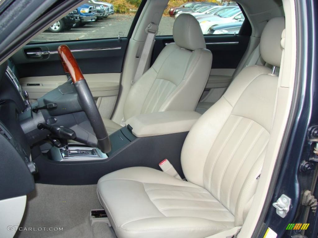 Dark Khaki/Light Graystone Interior 2007 Chrysler 300 C HEMI AWD Photo #38811724