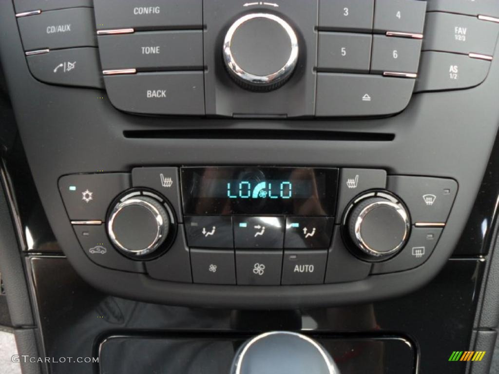 2011 Buick Regal CXL Controls Photo #38812672
