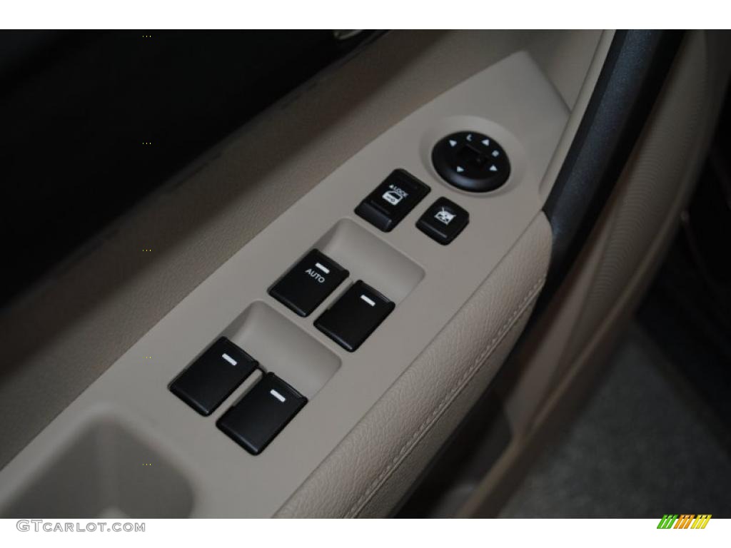 2011 Kia Sorento LX V6 Controls Photo #38814256