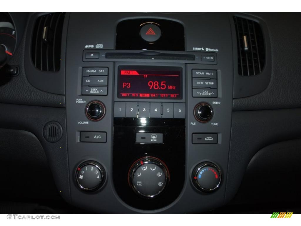 2011 Kia Forte EX 5 Door Controls Photo #38814740