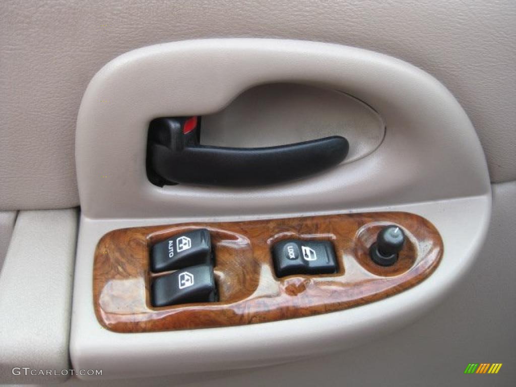 2004 Oldsmobile Silhouette Premier Controls Photo #38815296