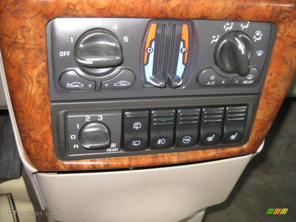2004 Oldsmobile Silhouette Premier Controls Photo #38815376