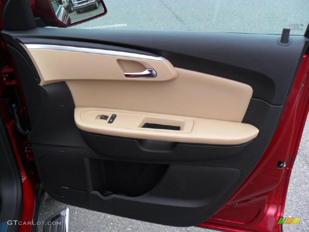 2009 Chevrolet Traverse LTZ Cashmere/Ebony Door Panel Photo #38815648