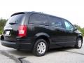 2008 Brilliant Black Crystal Pearlcoat Chrysler Town & Country Touring Signature Series  photo #3