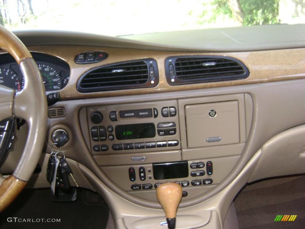 2000 Jaguar S-Type 3.0 Controls Photo #38817912