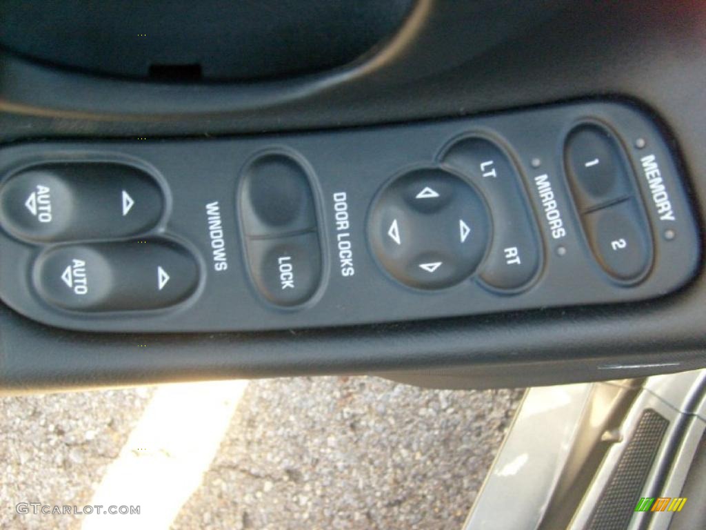 2003 Chevrolet Corvette Convertible Controls Photo #38819936