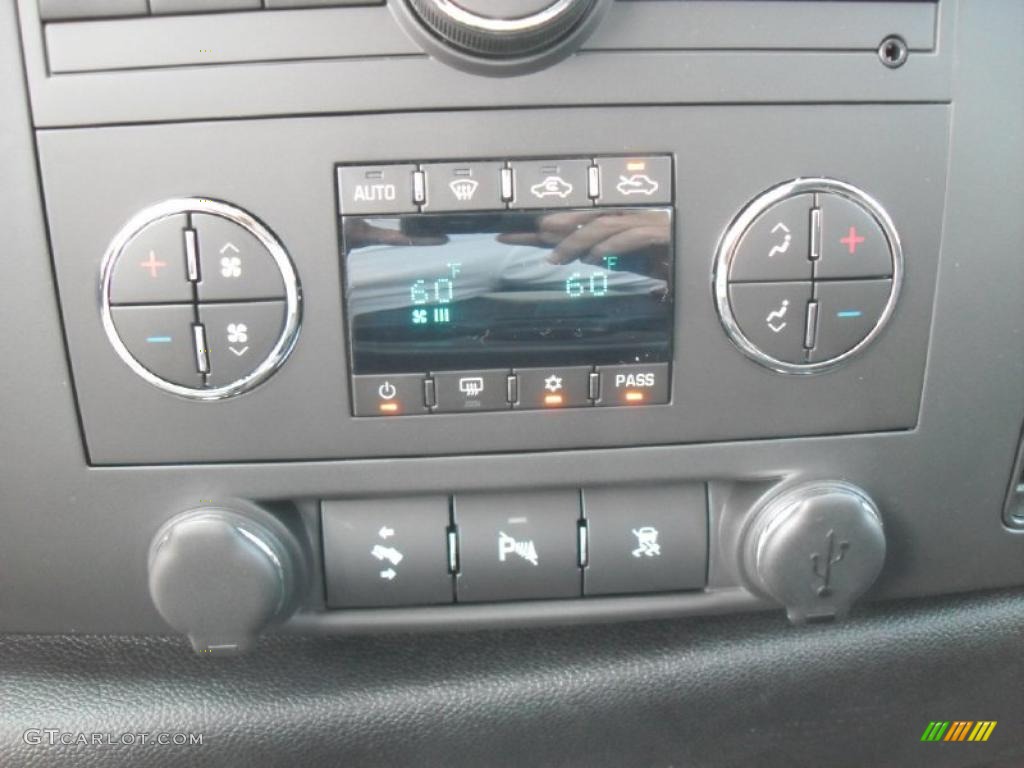 2011 Chevrolet Silverado 1500 LT Crew Cab Controls Photo #38822180