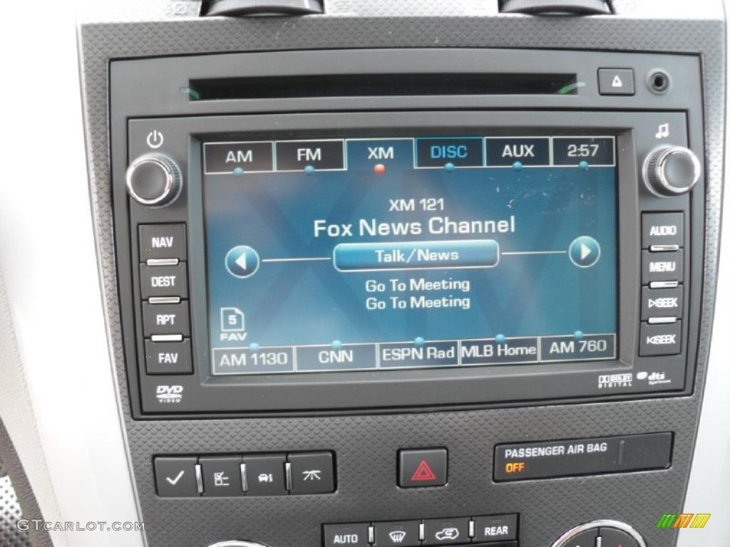 2011 Chevrolet Traverse LTZ Controls Photo #38822548