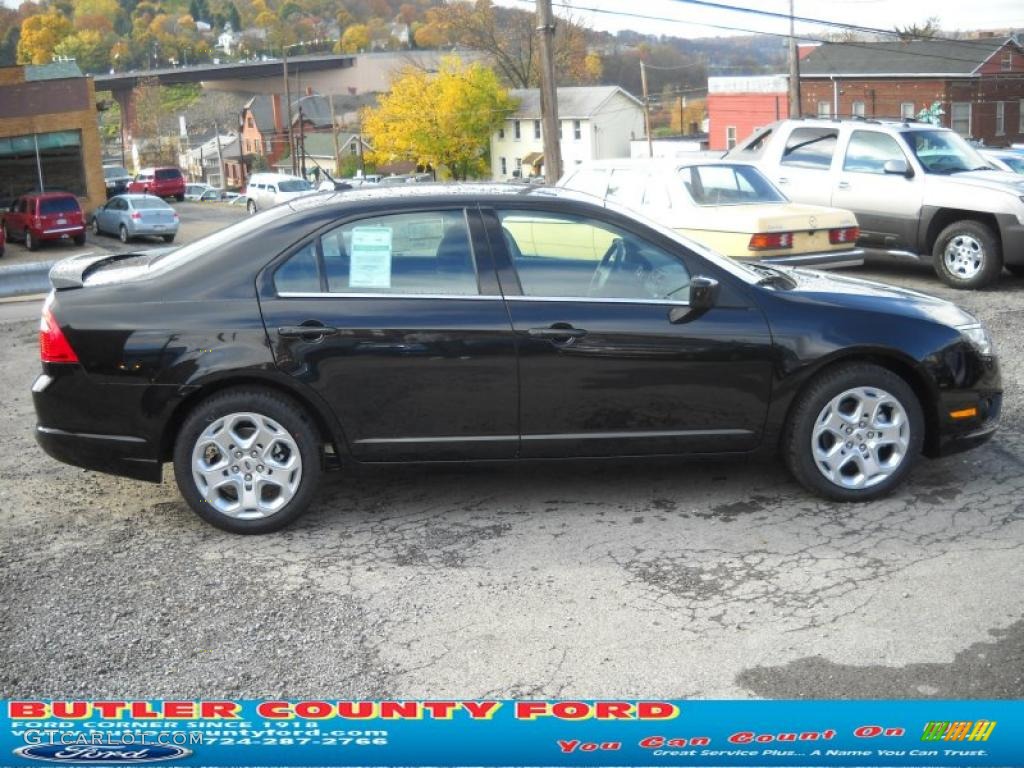 2011 Fusion SE - Tuxedo Black Metallic / Charcoal Black photo #2