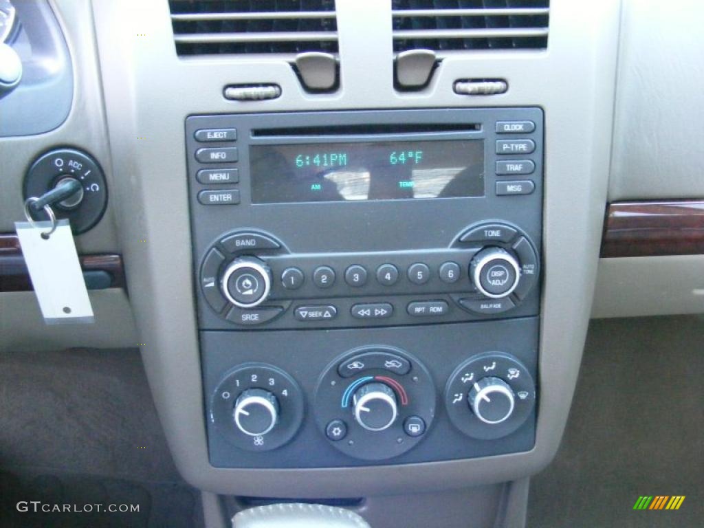 2007 Chevrolet Malibu LT Sedan Controls Photo #38829544
