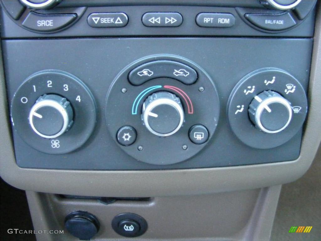 2007 Chevrolet Malibu LT Sedan Controls Photo #38829572