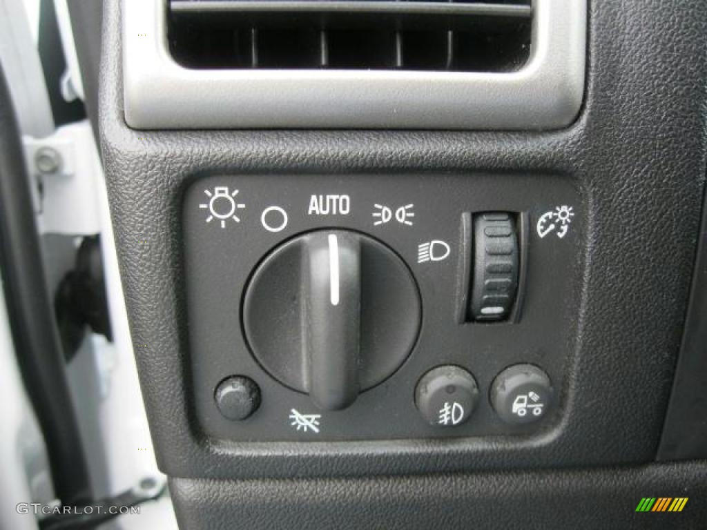 2009 Chevrolet Colorado LT Crew Cab Controls Photo #38831956