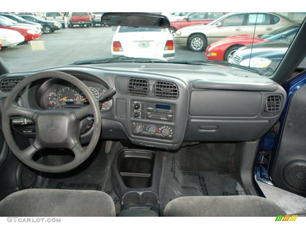 2001 Chevrolet Blazer LS Graphite Dashboard Photo #38833616