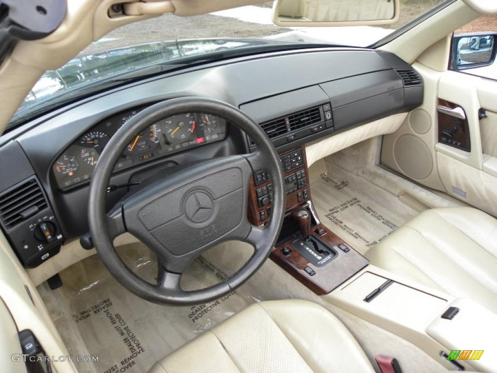 Parchment Beige Interior 1995 Mercedes-Benz SL 500 Roadster Photo #38837400