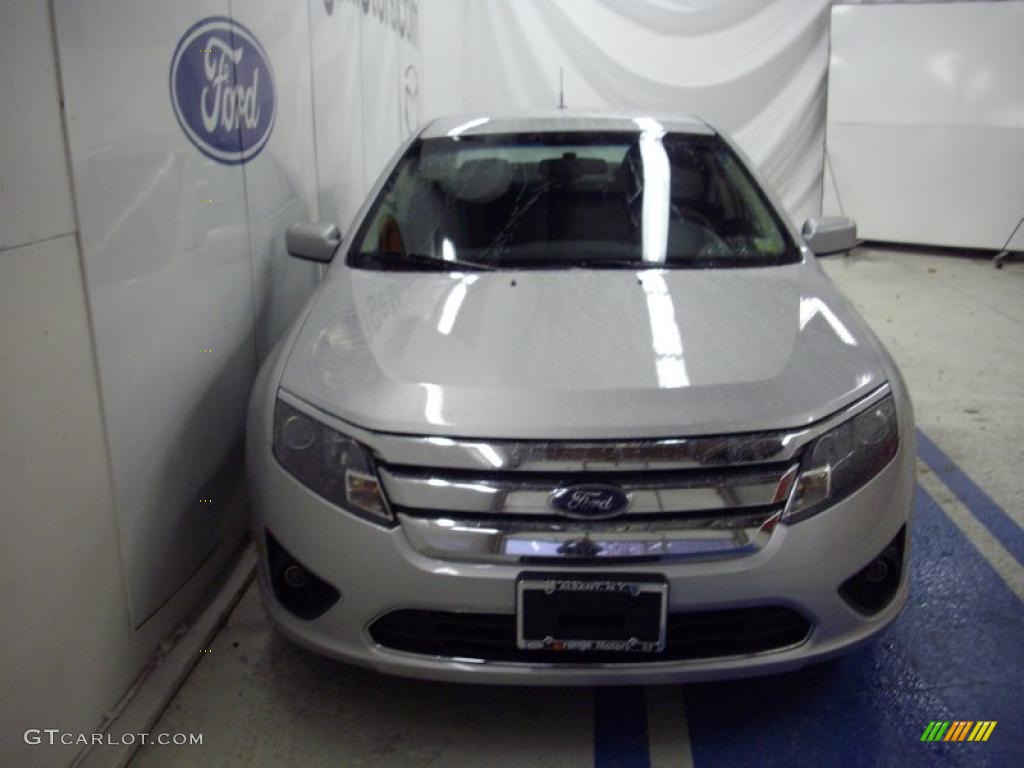 2010 Fusion SE V6 - Brilliant Silver Metallic / Charcoal Black photo #2