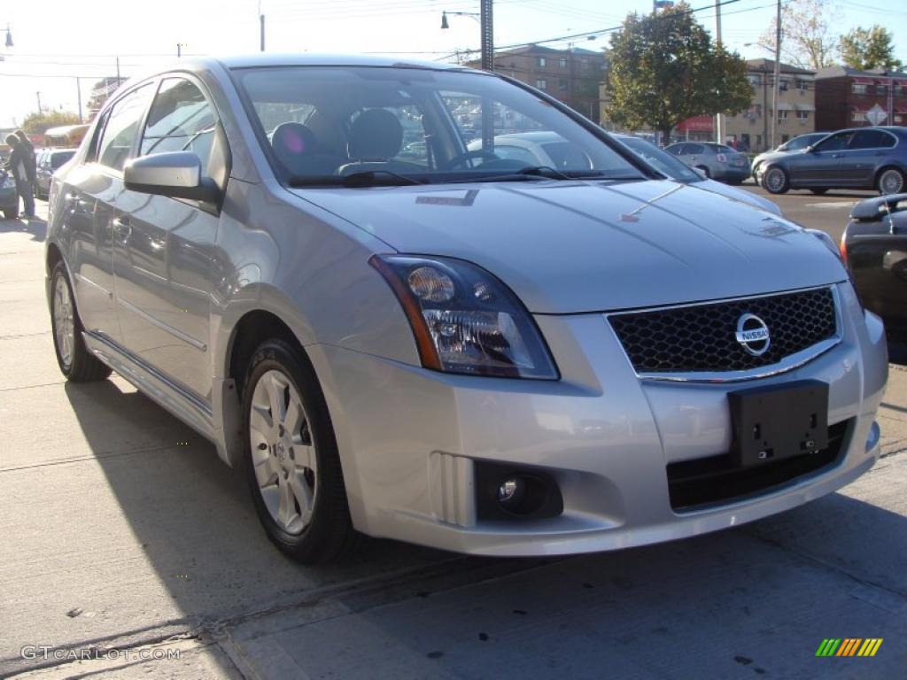 2009 Sentra 2.0 SR - Brilliant Silver / Charcoal photo #4