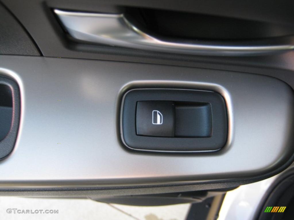 2011 Jeep Liberty Renegade 4x4 Controls Photo #38845096