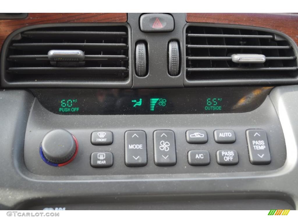 2002 Cadillac DeVille DHS Controls Photo #38846940