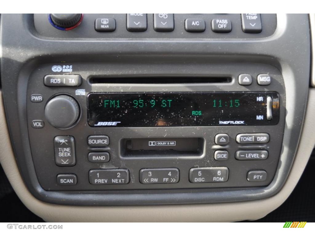2002 Cadillac DeVille DHS Controls Photo #38846980